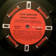 Laden Sie das Bild in den Galerie-Viewer, Shirley Scott : Latin Shadows (LP, Album)