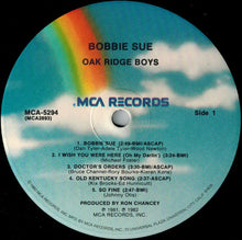 Laden Sie das Bild in den Galerie-Viewer, Oak Ridge Boys* : Bobbie Sue (LP, Album)