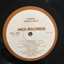 Laden Sie das Bild in den Galerie-Viewer, Conway Twitty : Conway (LP, Album, Pin)
