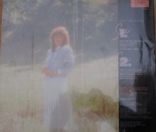 Laden Sie das Bild in den Galerie-Viewer, Kathy Mattea : Walk The Way The Wind Blows (LP, Album, Club, RE)

