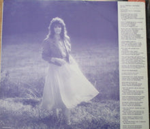 Laden Sie das Bild in den Galerie-Viewer, Kathy Mattea : Walk The Way The Wind Blows (LP, Album, Club, RE)
