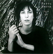 Laden Sie das Bild in den Galerie-Viewer, Patti Smith : Dream Of Life (LP, Album, SP )
