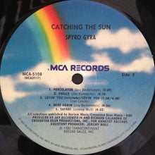 Load image into Gallery viewer, Spyro Gyra : Catching The Sun (LP, Album, Pin)
