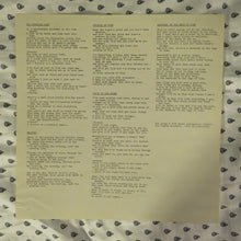 Laden Sie das Bild in den Galerie-Viewer, Bruce Springsteen : Darkness On The Edge Of Town (LP, Album, Pin)
