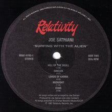 Laden Sie das Bild in den Galerie-Viewer, Joe Satriani : Surfing With The Alien (LP, Album, EMW)
