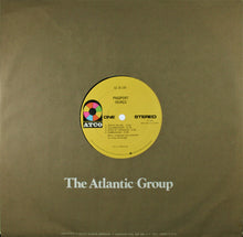 Laden Sie das Bild in den Galerie-Viewer, Passport (2) : Iguaçu (LP, Album, RI )
