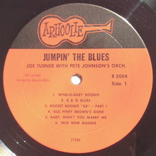 Laden Sie das Bild in den Galerie-Viewer, Joe Turner* With Pete Johnson's Orchestra : Jumpin' The Blues (LP, Album)
