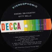 Laden Sie das Bild in den Galerie-Viewer, Kitty Wells : Singing 'Em Country (LP, Album, Ind)
