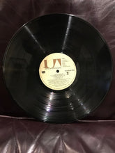 Laden Sie das Bild in den Galerie-Viewer, War : Greatest Hits (LP, Comp)
