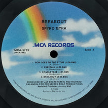 Laden Sie das Bild in den Galerie-Viewer, Spyro Gyra : Breakout (LP, Album, EDP)
