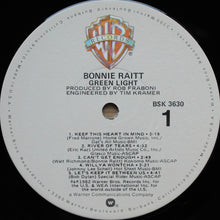 Laden Sie das Bild in den Galerie-Viewer, Bonnie Raitt : Green Light (LP, Album, Win)
