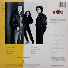 Laden Sie das Bild in den Galerie-Viewer, The Yellowjackets* : Mirage À Trois (LP, Album, All)
