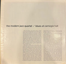 Laden Sie das Bild in den Galerie-Viewer, The Modern Jazz Quartet : Blues At Carnegie Hall (LP, Album, RE, Gat)
