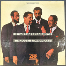 Laden Sie das Bild in den Galerie-Viewer, The Modern Jazz Quartet : Blues At Carnegie Hall (LP, Album, RE, Gat)

