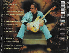 Laden Sie das Bild in den Galerie-Viewer, Walter Trout And The Free Radicals : Livin' Every Day (CD, Album)

