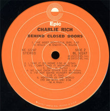 Laden Sie das Bild in den Galerie-Viewer, Charlie Rich : Behind Closed Doors (LP, Album)
