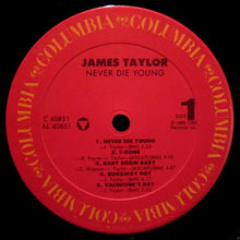 Laden Sie das Bild in den Galerie-Viewer, James Taylor (2) : Never Die Young (LP, Album, Car)
