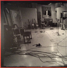 Laden Sie das Bild in den Galerie-Viewer, Wilco : A.M. (LP, Album, RE, RM, 180 + CD, Album)
