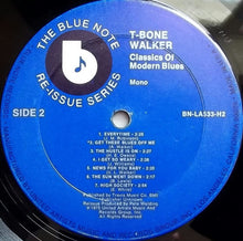 Laden Sie das Bild in den Galerie-Viewer, T-Bone Walker : Classics Of Modern Blues (2xLP, Comp, Mono, Gat)
