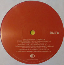 Laden Sie das Bild in den Galerie-Viewer, John Denver &amp; The Muppets : A Christmas Together (LP, Album, Ltd, RE, Pin)
