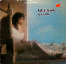 Laden Sie das Bild in den Galerie-Viewer, Karla Bonoff : New World (LP)
