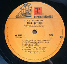 Laden Sie das Bild in den Galerie-Viewer, Arlo Guthrie : Alice's Restaurant (LP, Album, RE, Los)
