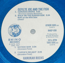 Laden Sie das Bild in den Galerie-Viewer, Gefilte Joe And The Fish* : Hanukah Rocks (7", Shape, Blu)
