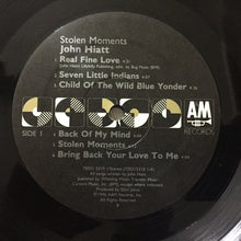 Laden Sie das Bild in den Galerie-Viewer, John Hiatt : Stolen Moments (LP, Album)
