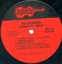 Laden Sie das Bild in den Galerie-Viewer, The Klezmorim : Streets Of Gold (LP, Album)

