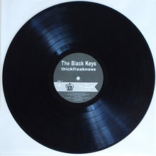 Laden Sie das Bild in den Galerie-Viewer, The Black Keys : Thickfreakness (LP, RE)
