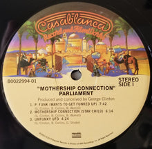 Laden Sie das Bild in den Galerie-Viewer, Parliament : Mothership Connection (LP, Album, RE)
