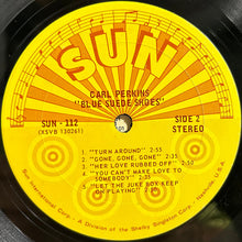 Laden Sie das Bild in den Galerie-Viewer, Carl Perkins : Blue Suede Shoes (LP, Comp, San)
