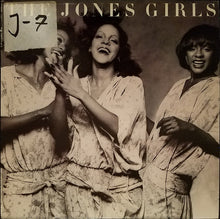 Laden Sie das Bild in den Galerie-Viewer, The Jones Girls : The Jones Girls (LP, Album, Promo)
