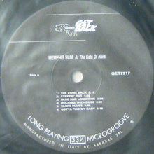 Laden Sie das Bild in den Galerie-Viewer, Memphis Slim : Memphis Slim At The Gate Of Horn (LP, Album, RE, 180)
