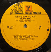 Laden Sie das Bild in den Galerie-Viewer, Arlo Guthrie : Running Down The Road (LP, Album, RE, Gat)
