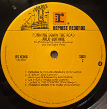Laden Sie das Bild in den Galerie-Viewer, Arlo Guthrie : Running Down The Road (LP, Album, RE, Gat)
