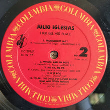 Laden Sie das Bild in den Galerie-Viewer, Julio Iglesias : 1100 Bel Air Place (LP, Album)
