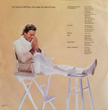 Laden Sie das Bild in den Galerie-Viewer, Julio Iglesias : 1100 Bel Air Place (LP, Album)
