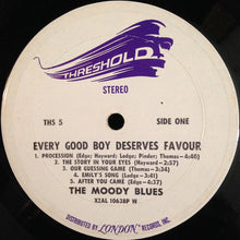 Laden Sie das Bild in den Galerie-Viewer, The Moody Blues : Every Good Boy Deserves Favour (LP, Album, W -)
