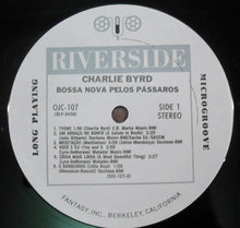 Laden Sie das Bild in den Galerie-Viewer, Charlie Byrd : Bossa Nova Pelos Pássaros (LP, Album, RE)
