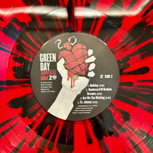Laden Sie das Bild in den Galerie-Viewer, Green Day : American Idiot 20 (2xLP, Album, Ltd, RE, Red)
