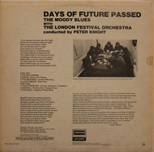 Laden Sie das Bild in den Galerie-Viewer, The Moody Blues With The London Festival Orchestra* Conducted By Peter Knight (5) : Days Of Future Passed (LP, Album)
