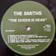 Laden Sie das Bild in den Galerie-Viewer, The Smiths : The Queen Is Dead (LP, Album, RE, Gat)
