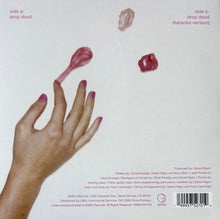 Laden Sie das Bild in den Galerie-Viewer, Olivia Rodrigo : Drop Dead (7", Single, Ltd, Pin)
