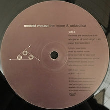 Laden Sie das Bild in den Galerie-Viewer, Modest Mouse : The Moon &amp; Antarctica (2xLP, Album)
