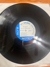 Laden Sie das Bild in den Galerie-Viewer, Art Blakey And The Jazz Messengers* : Moanin' (LP, Album, RE)
