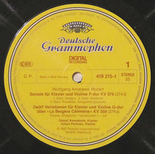 Laden Sie das Bild in den Galerie-Viewer, Mozart*, Itzhak Perlman ∙ Daniel Barenboim : Sonaten Für Klavier Und Violine ∙ 12 Variationen Kv 359 ∙ 6 Variationen Kv 360 (LP)
