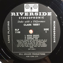 Laden Sie das Bild in den Galerie-Viewer, Clark Terry : Duke With A Difference (LP)
