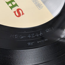 Laden Sie das Bild in den Galerie-Viewer, She &amp; Him : A Very She &amp; Him Christmas (LP, Album)

