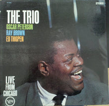 Laden Sie das Bild in den Galerie-Viewer, The Oscar Peterson Trio : The Trio : Live From Chicago (LP, Album)
